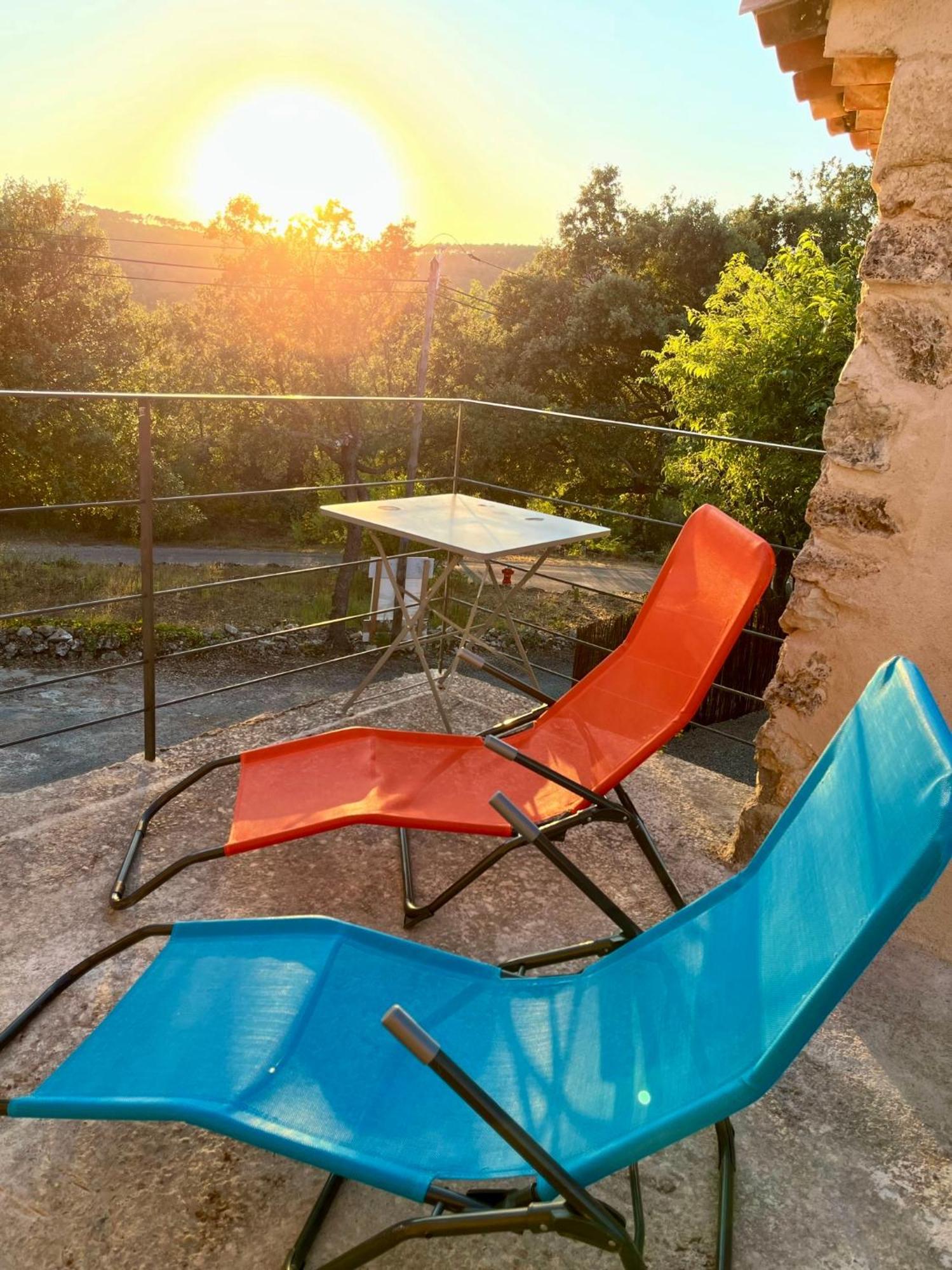 La Parenthese Du Var - Gite Avec Grande Terrasse Vue Sur Piscine Saint-Antonin-du-Var Zewnętrze zdjęcie